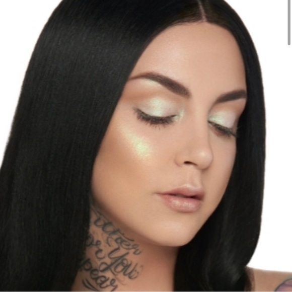 Diamond Glow Powder Highlighter ✨ - Picture 2 of 8